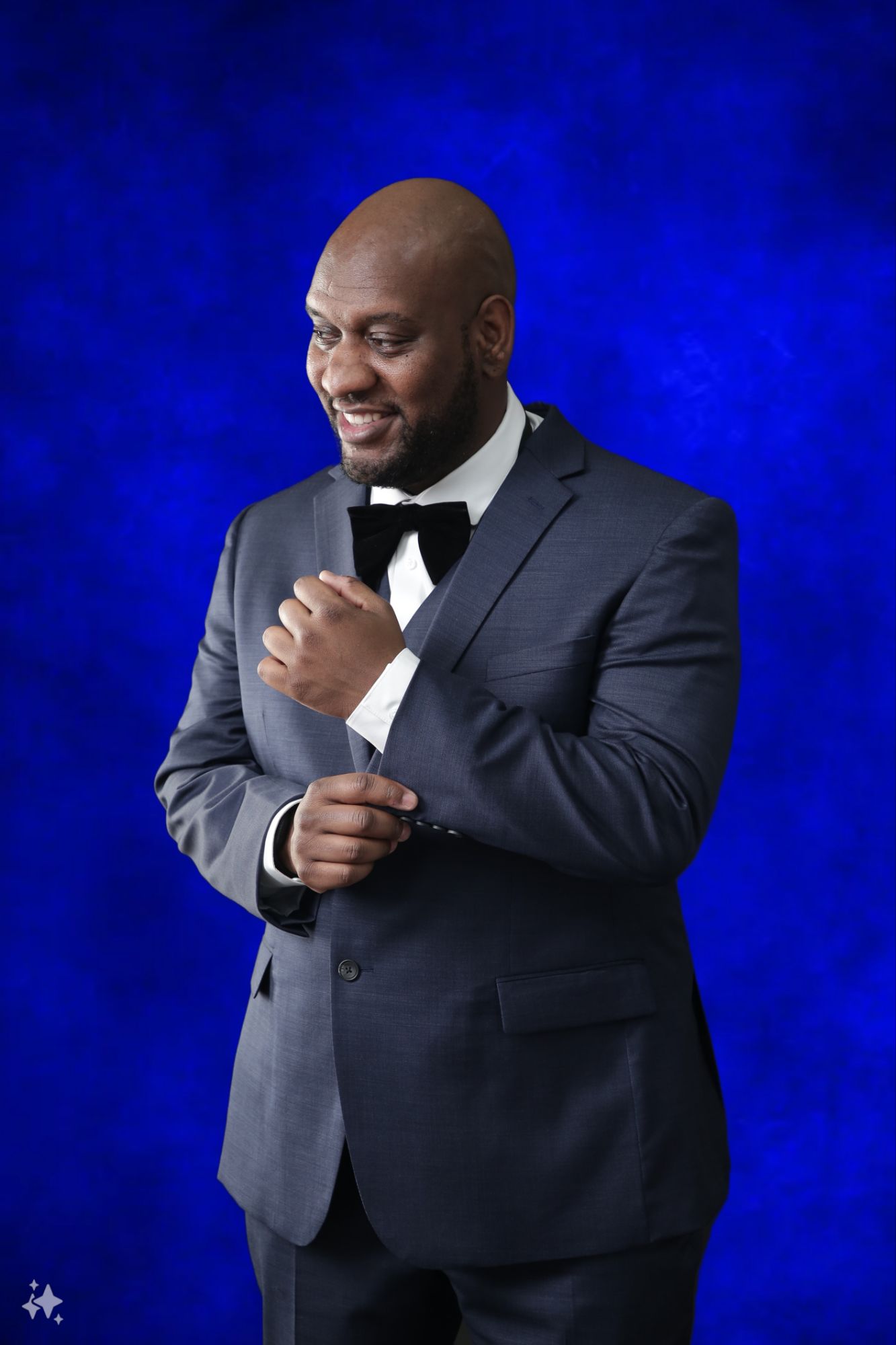 gregory-harvey-professional-photo-blue-background